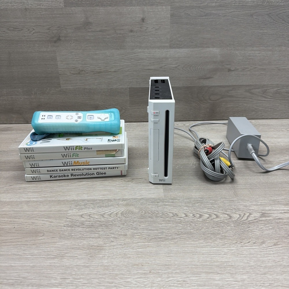 Nintendo Wii White U.S. Model RVL-001 Bundle 1 Remote W/ Case 5‎ Games And Cords